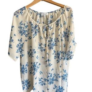 Gilli Beautiful White and Blue Floral Blouse